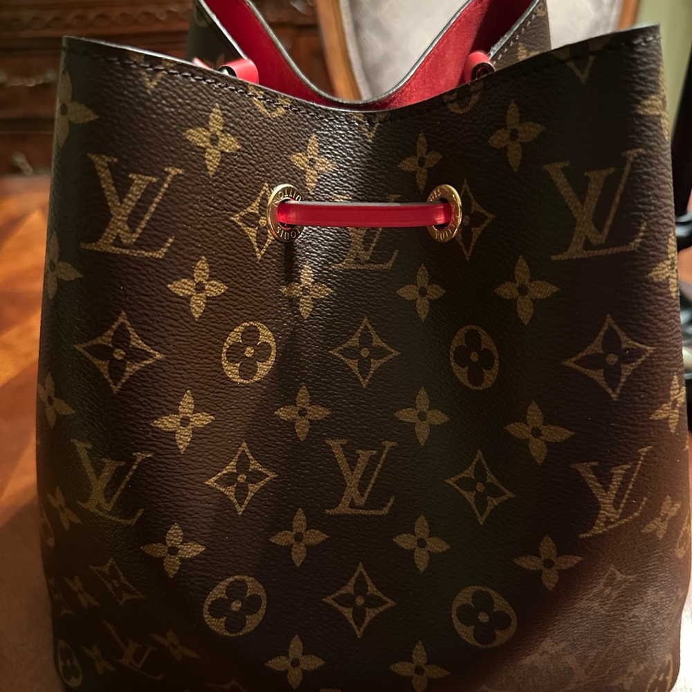 Louis Vuitton Brown and Red Monogram Shoulder Bag - Picture 5 of 8